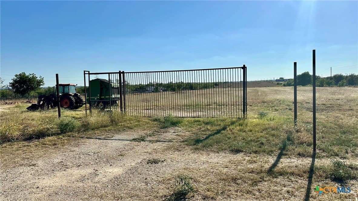 10 acres in Guadalupe County - photo 3