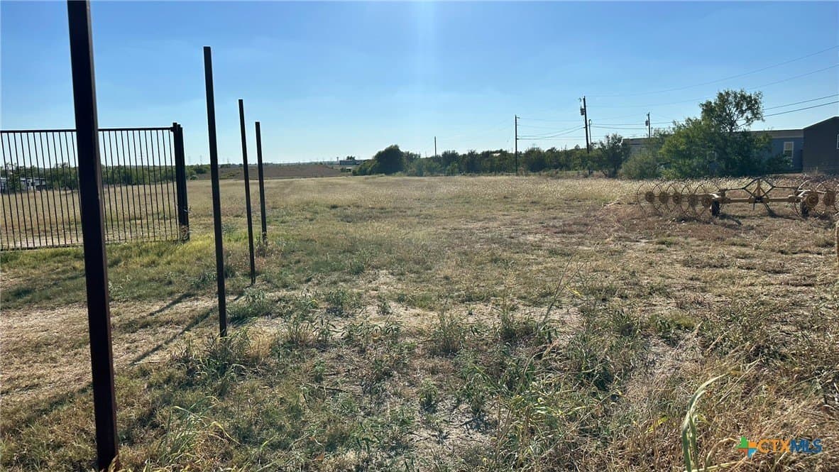 10 acres in Guadalupe County - photo 2
