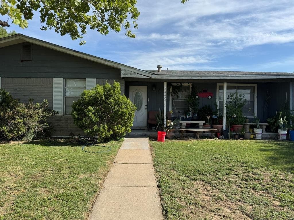 2440 Edna St