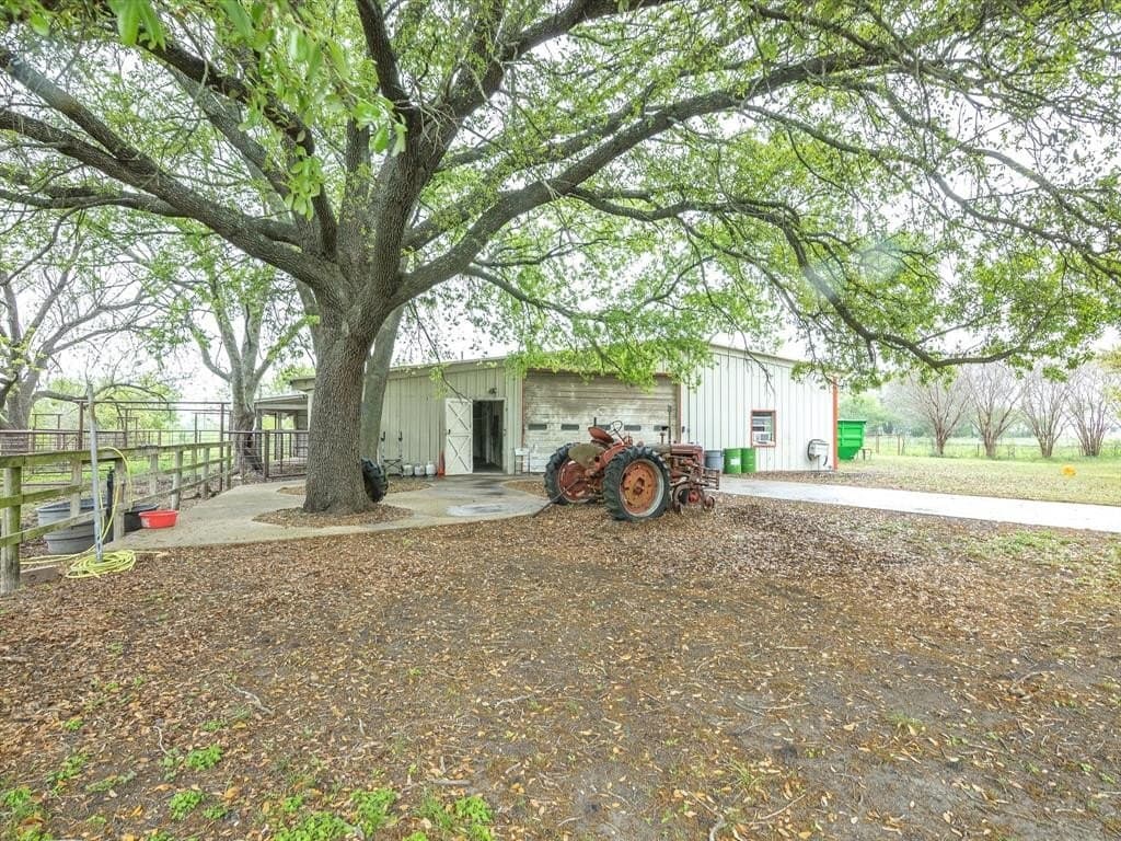 17.92 acres in Ellis County - photo 16