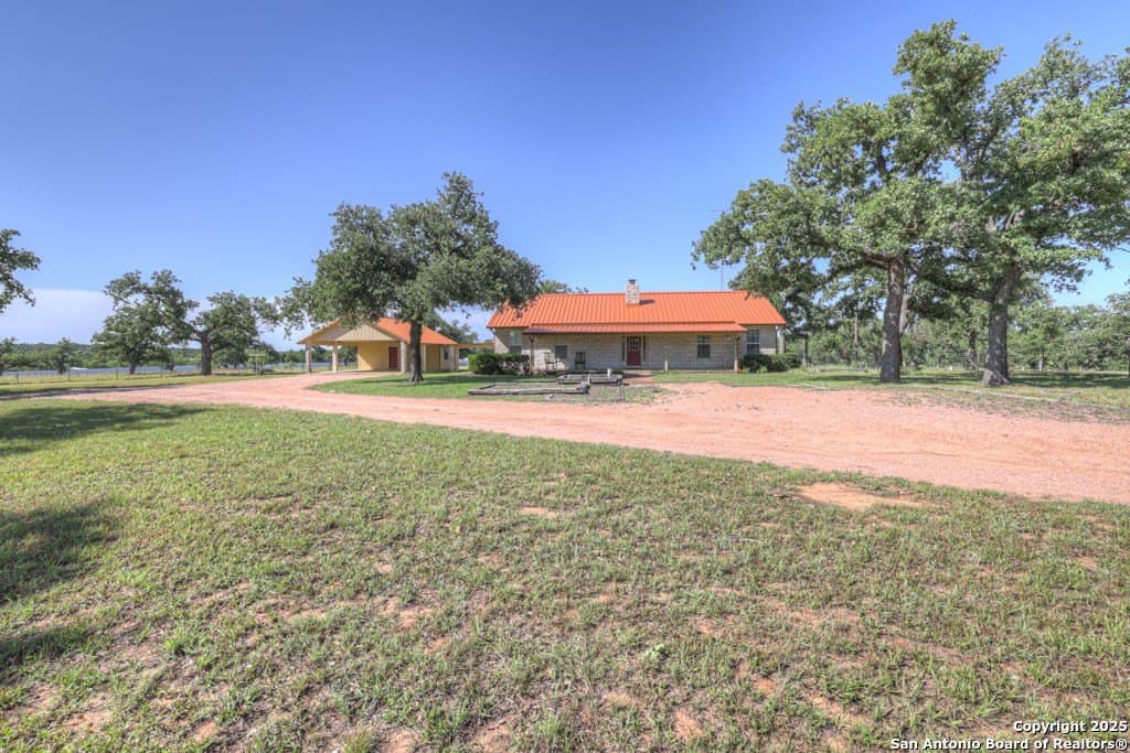 20 acres in Gillespie County - photo 3