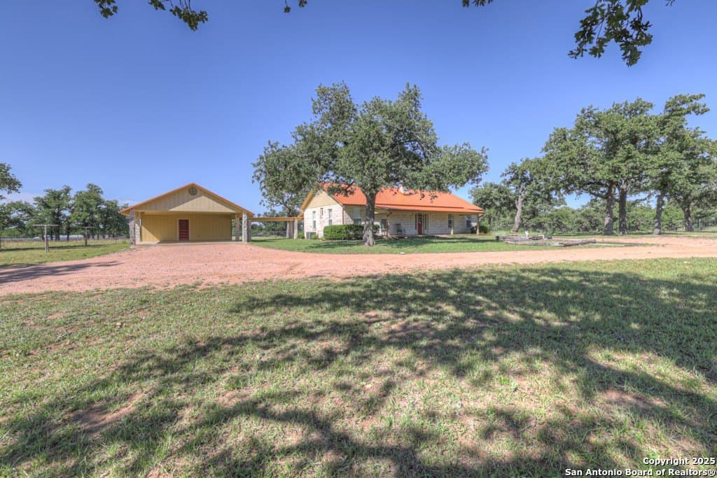 20 acres in Gillespie County - photo 4