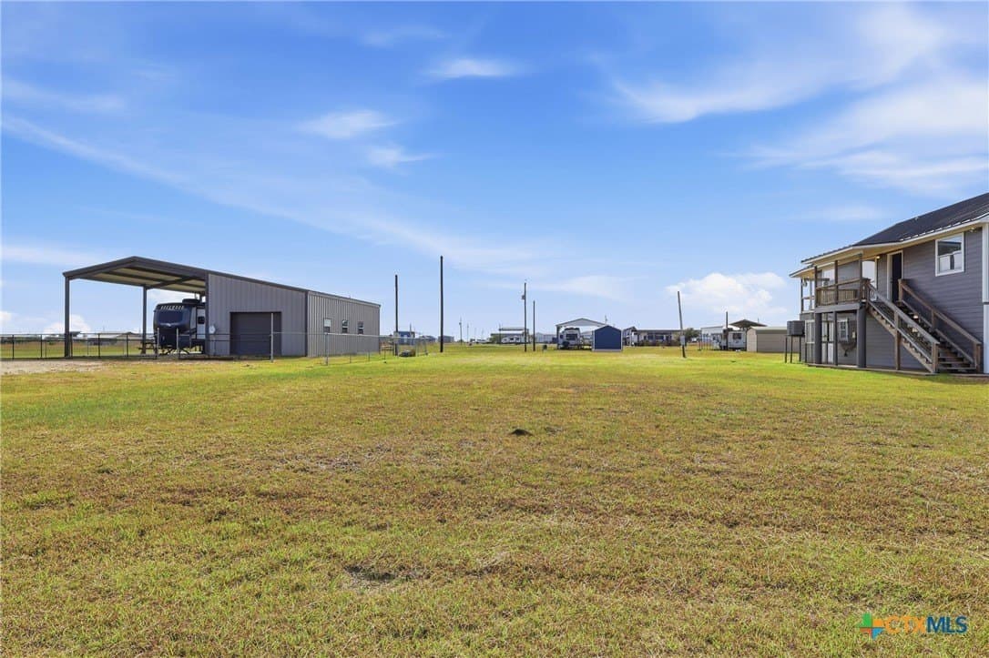 Bluefish Lane lot: 18