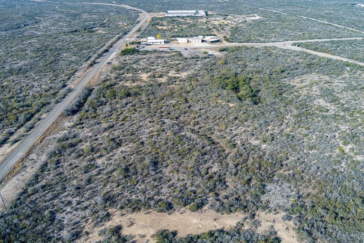 98.97 acres in Val Verde County - photo 3