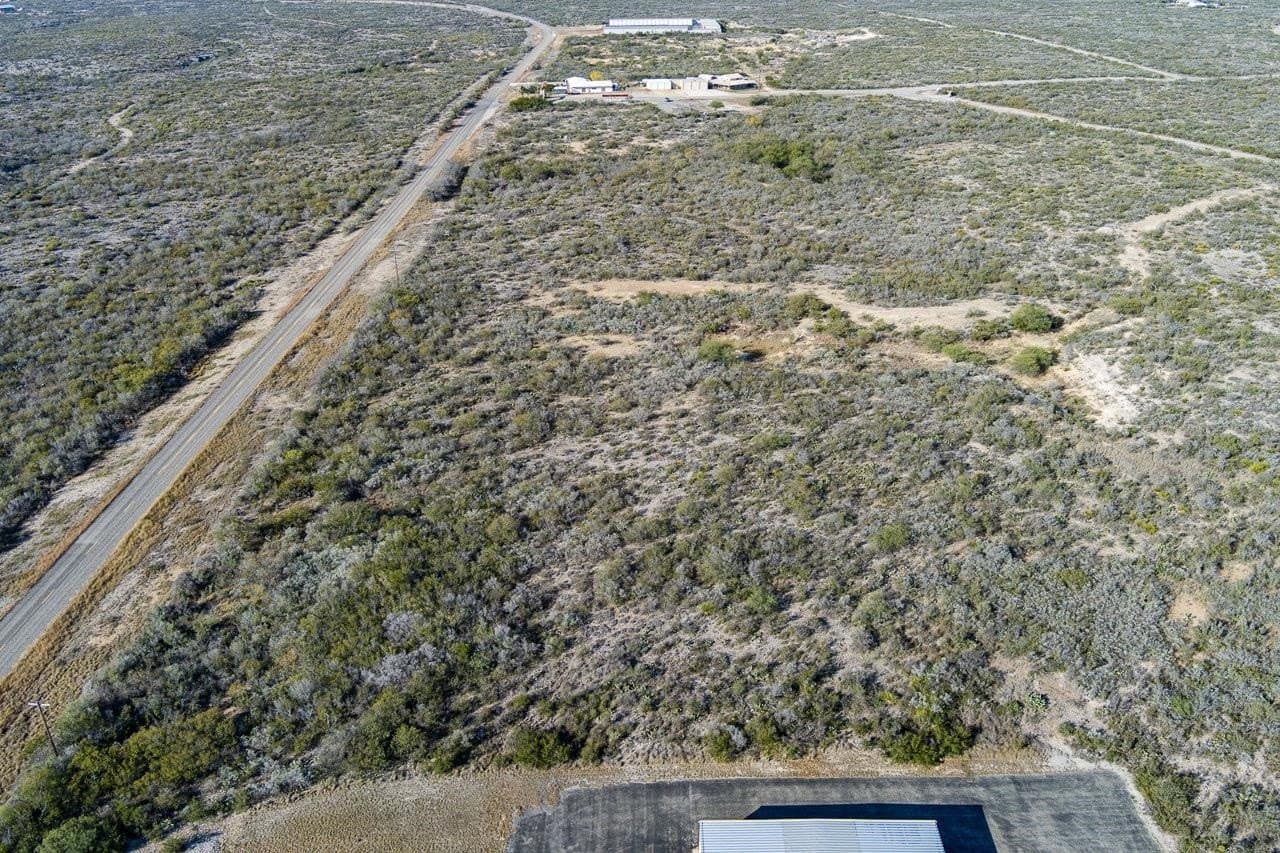 98.97 acres in Val Verde County - photo 8