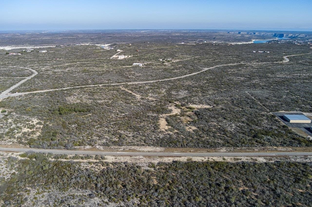 98.97 acres in Val Verde County - photo 9