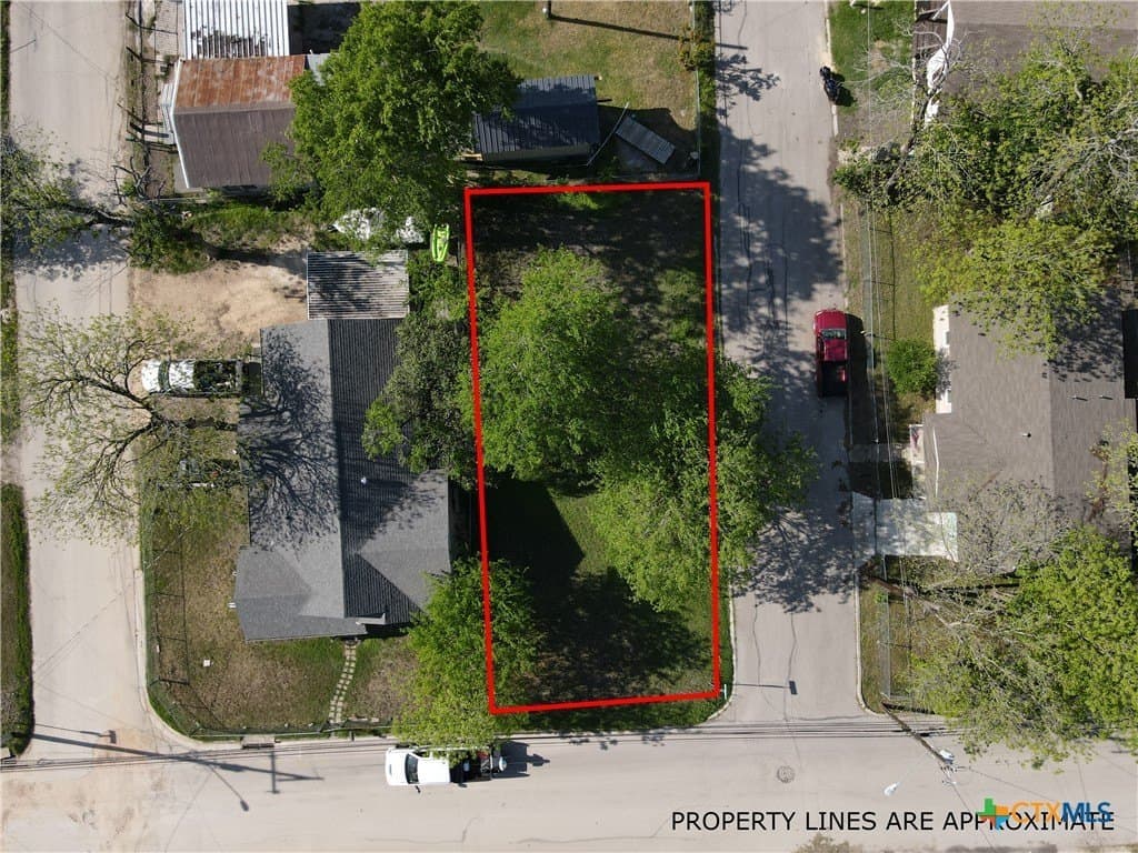 631 E Ireland Street lot: 17
