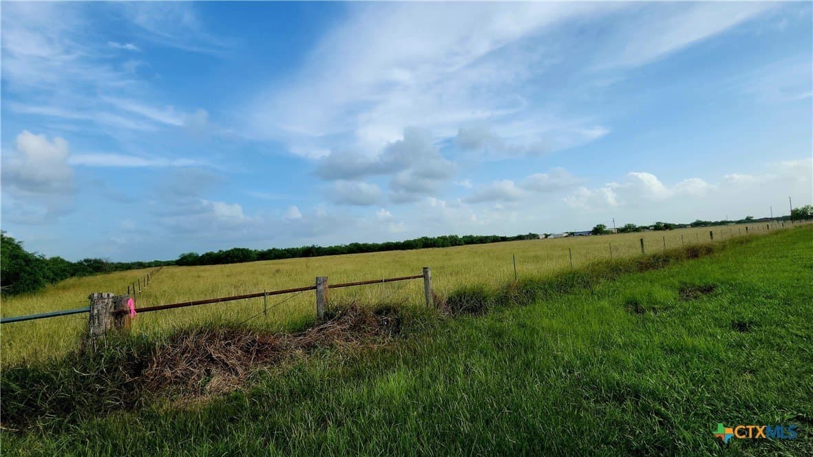 21 acres in Victoria County - photo 4