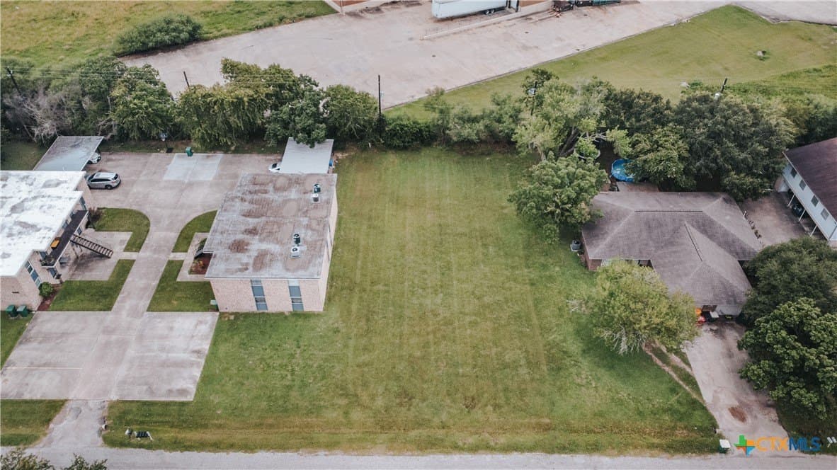 0.25 acres in Victoria County - photo 2