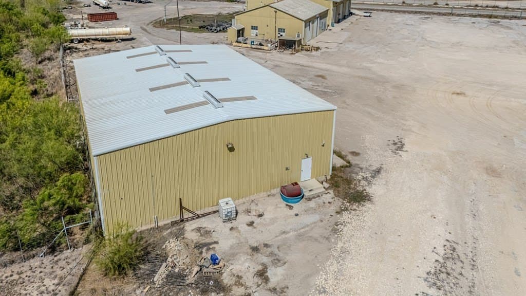 384,112 acres in Dimmit County - photo 15