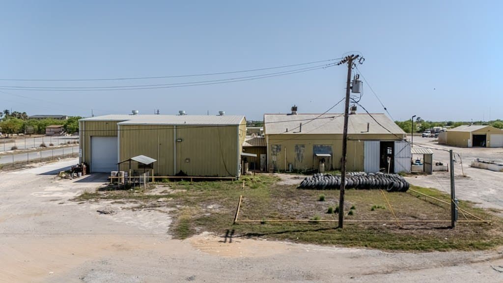 384,112 acres in Dimmit County - photo 13