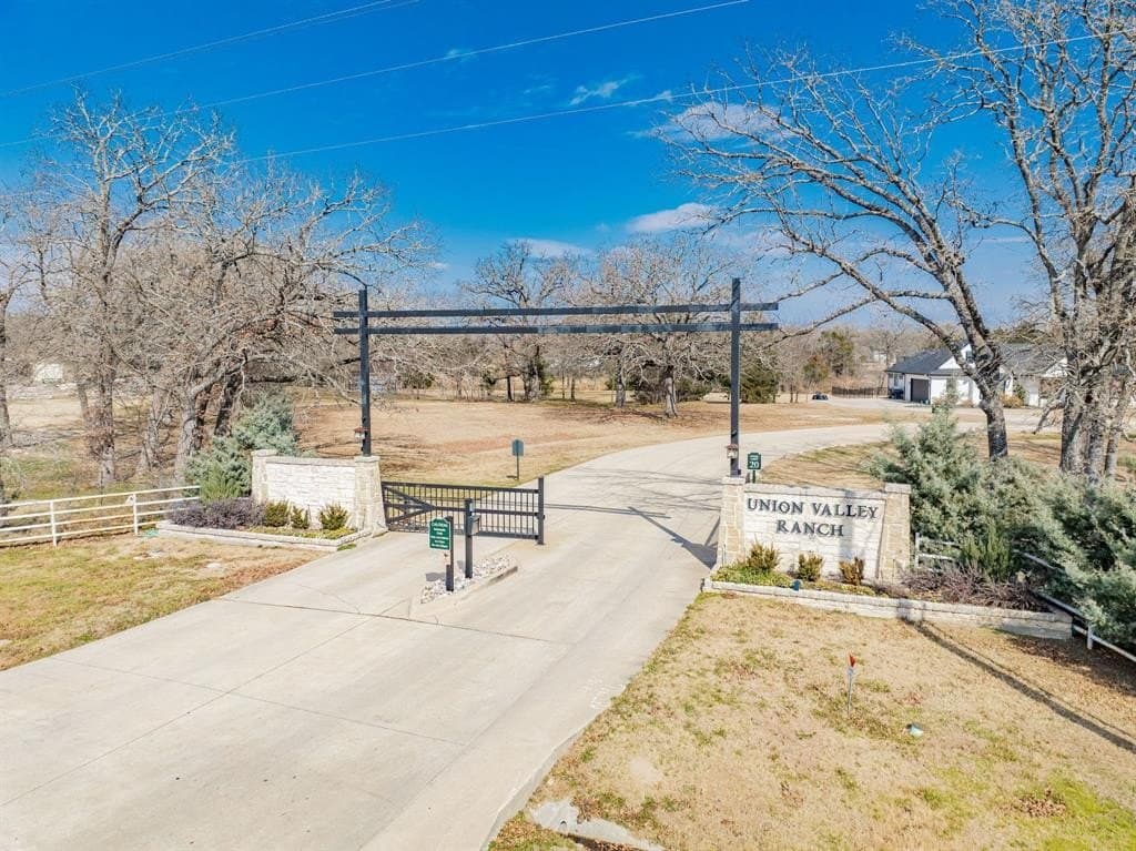 1015 Oak Trail