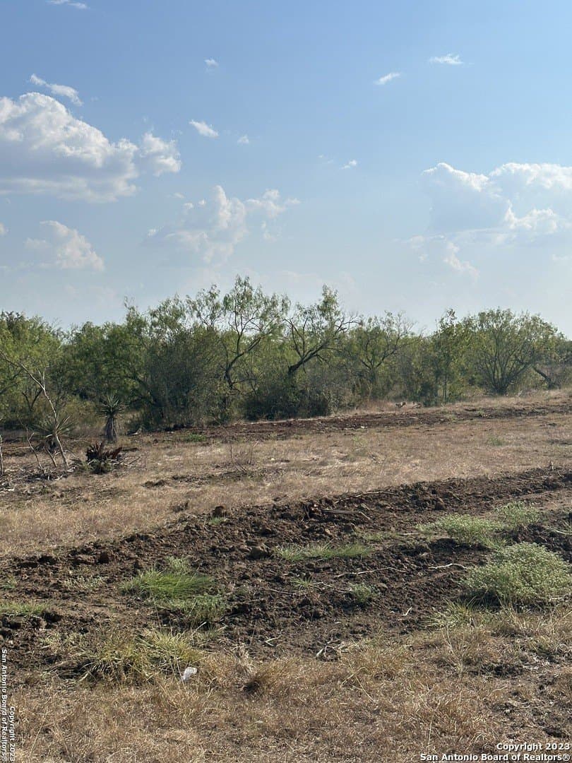 5.63 acres in Wilson County - photo 4