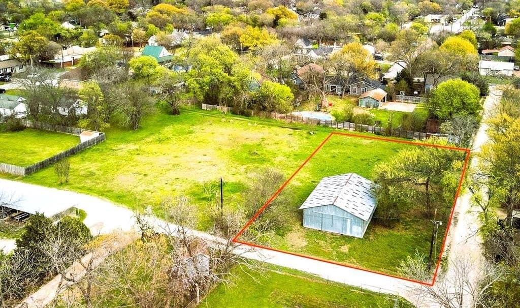 0.37 acres in Ellis County - photo 5