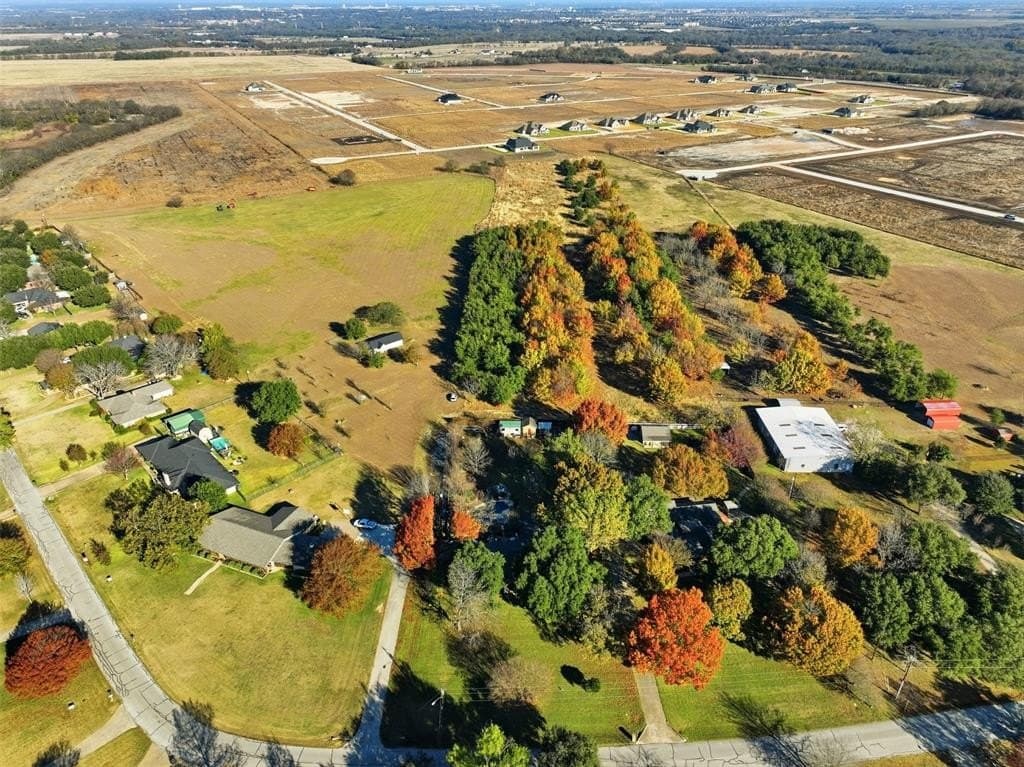 7.91 acres in Ellis County - photo 4