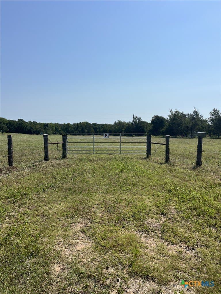 21.69 acres in Milam County - photo 2