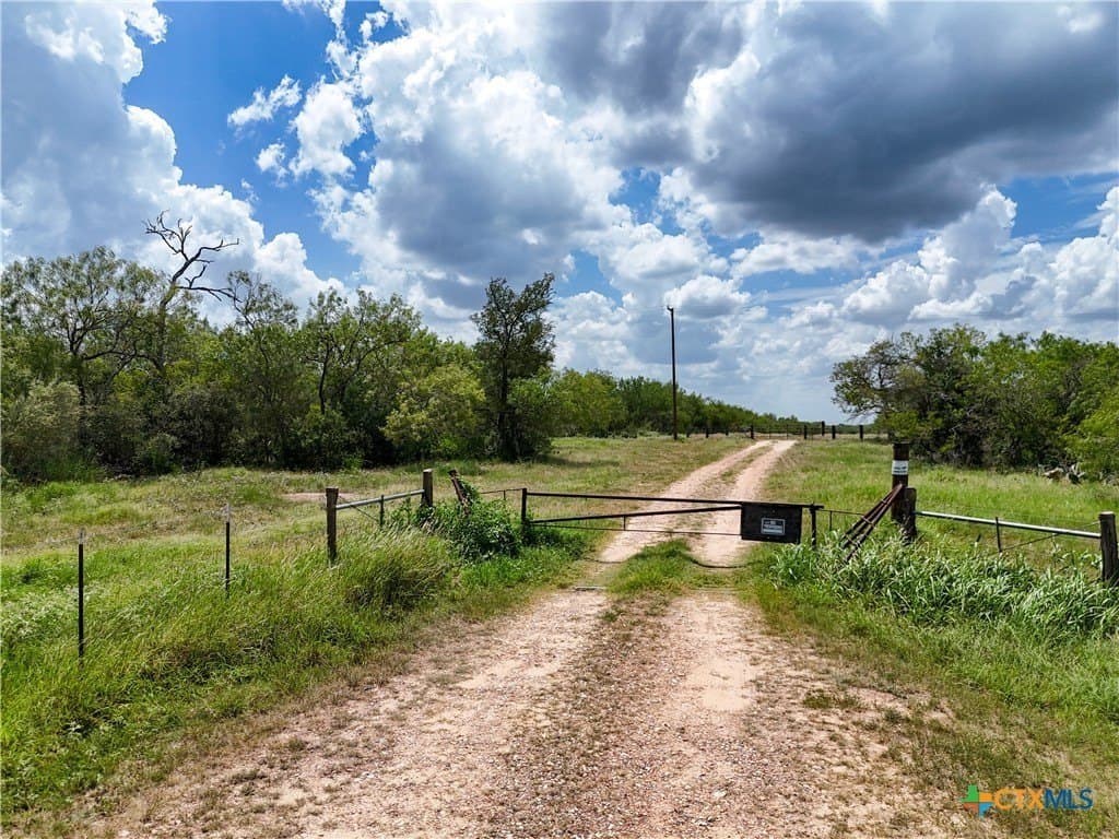 23.07 acres in Gonzales County - photo 17