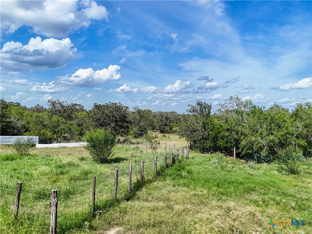 23.07 acres in Gonzales County - photo 7