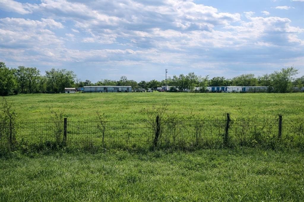 0.25 acres in Hunt County - photo 2