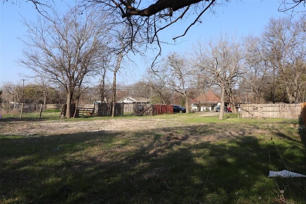 0.28 acres in Ellis County - photo 6