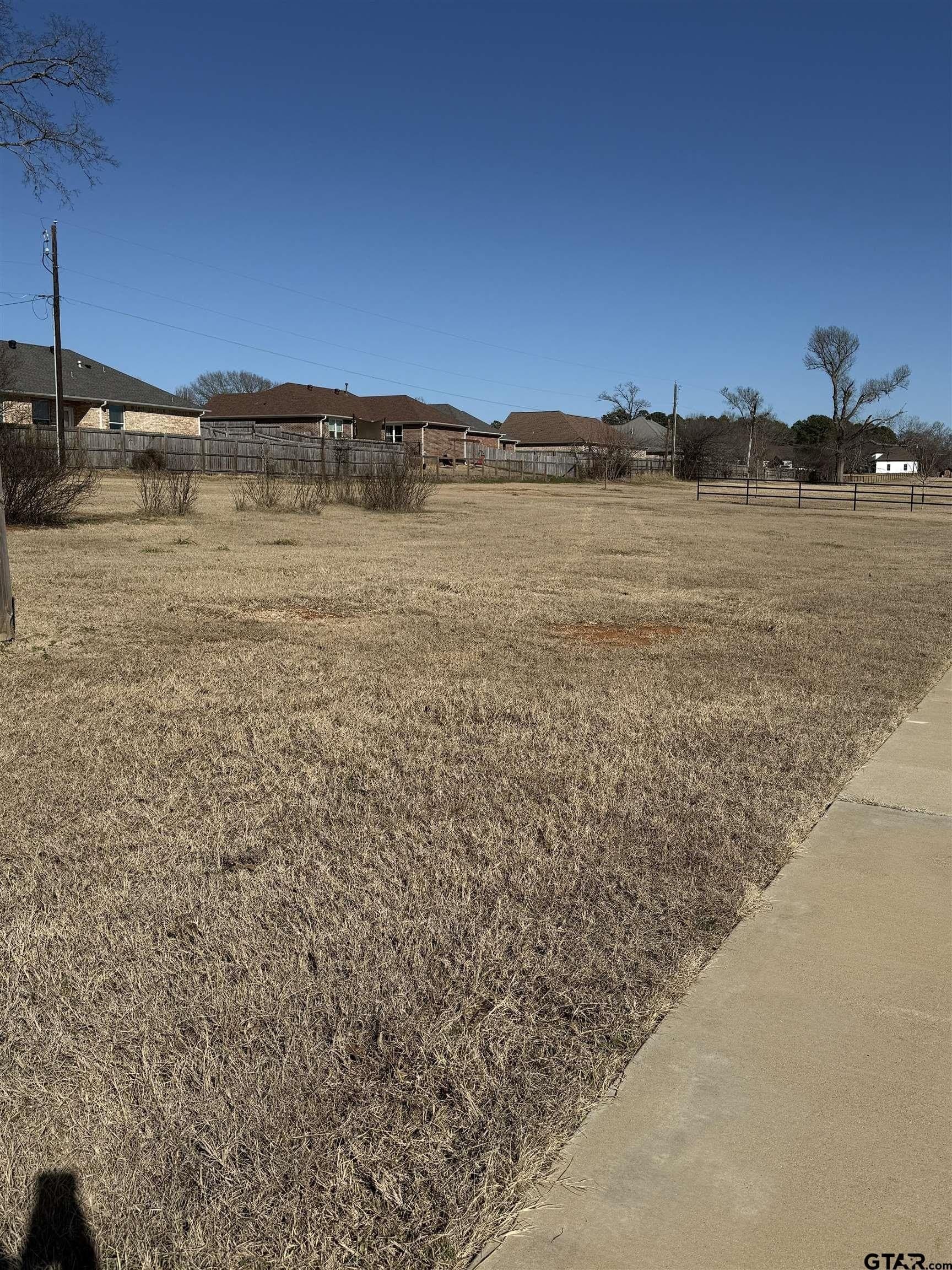 0.5 acres in Smith County - photo 2
