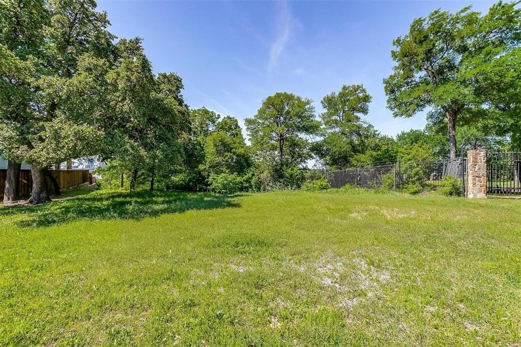 0.24 acres in Tarrant County - photo 2