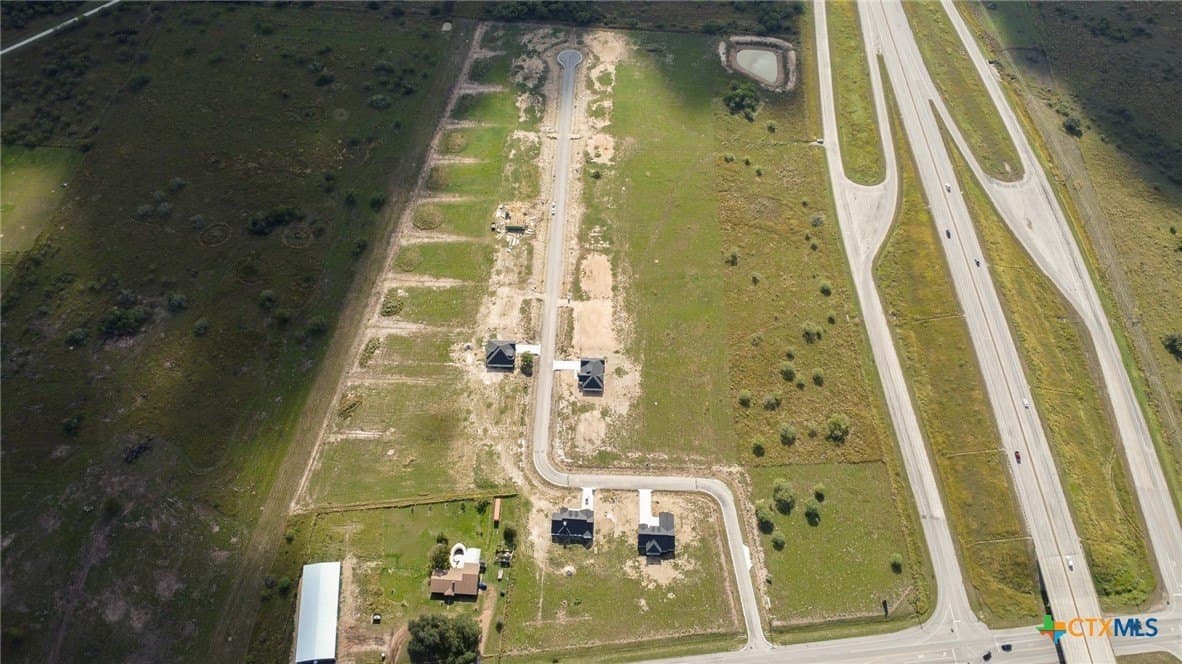 2 acres in Victoria County - photo 4