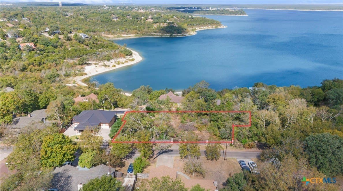 E Lakeshore Drive lot: 14