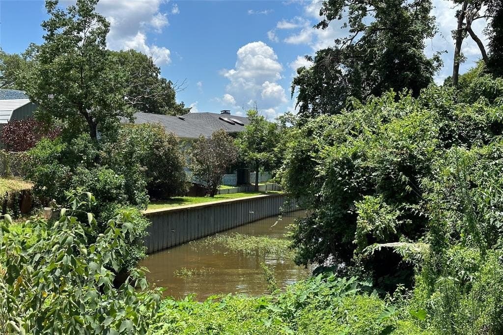 0.25 acres in Henderson County - photo 3