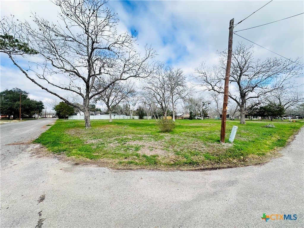 0.52 acres in Lavaca County - photo 2
