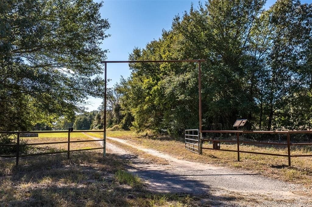 158.81 acres in Anderson County - photo 4