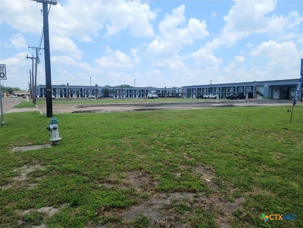 0.83 acres in Victoria County - photo 3