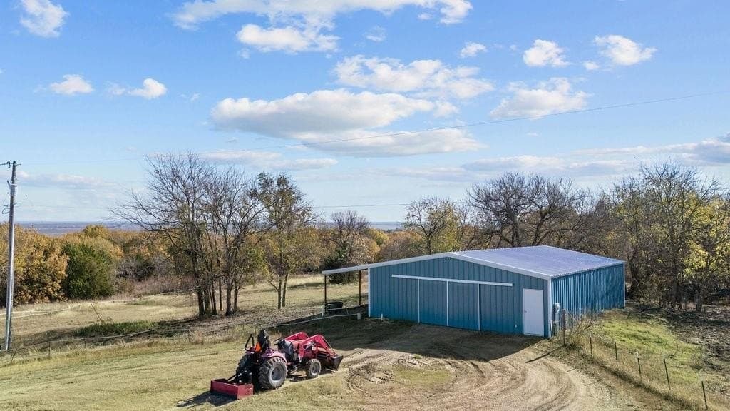 25.1 acres in Ellis County - photo 2