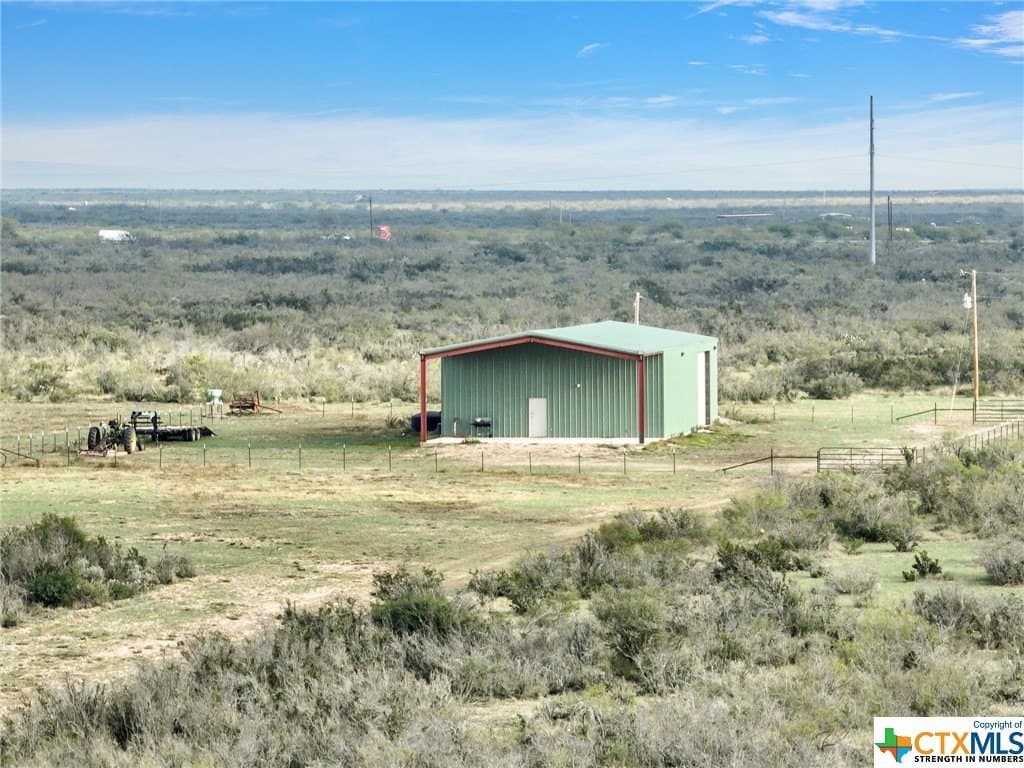 2,735.55 acres in Maverick County - photo 8