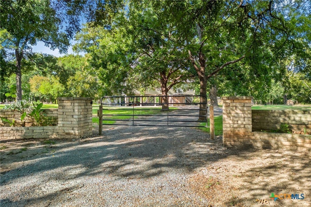 10.66 acres in Gonzales County - photo 4