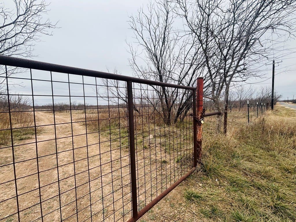 15 acres in Tom Green County - photo 2