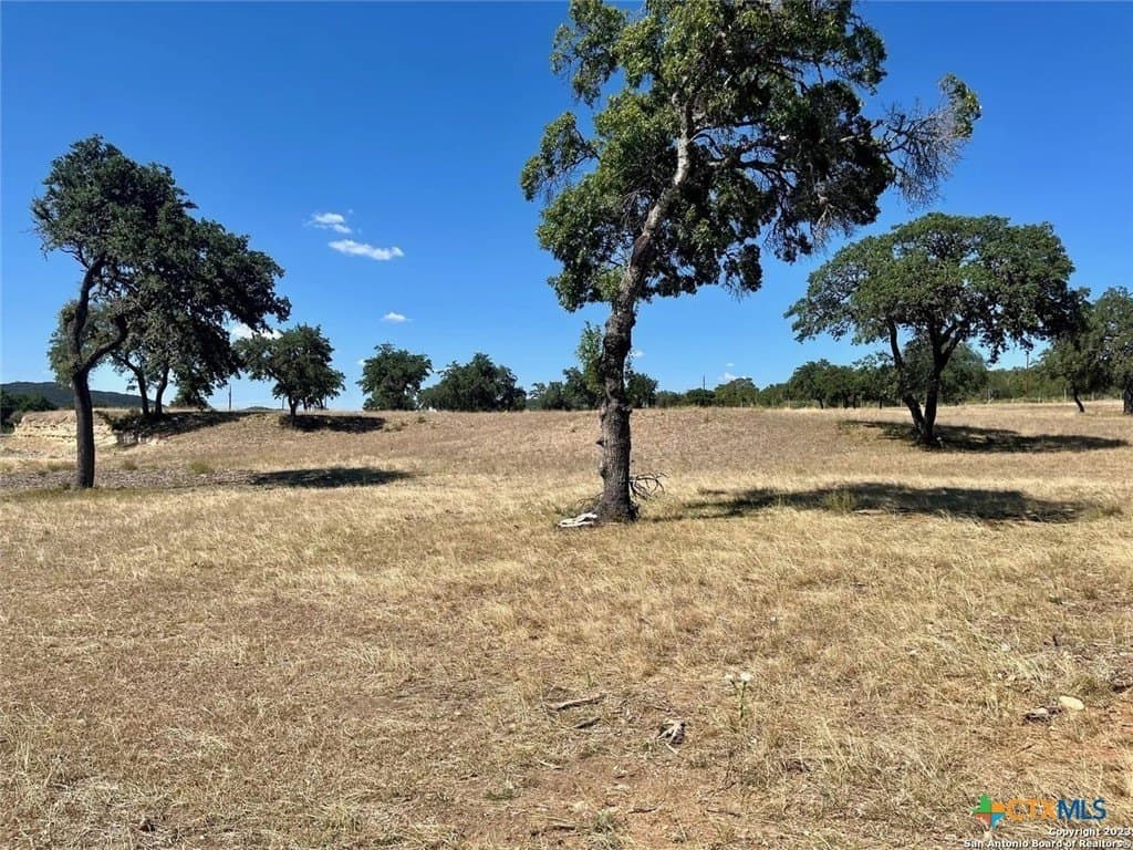 5.02 acres in Bandera County - photo 3