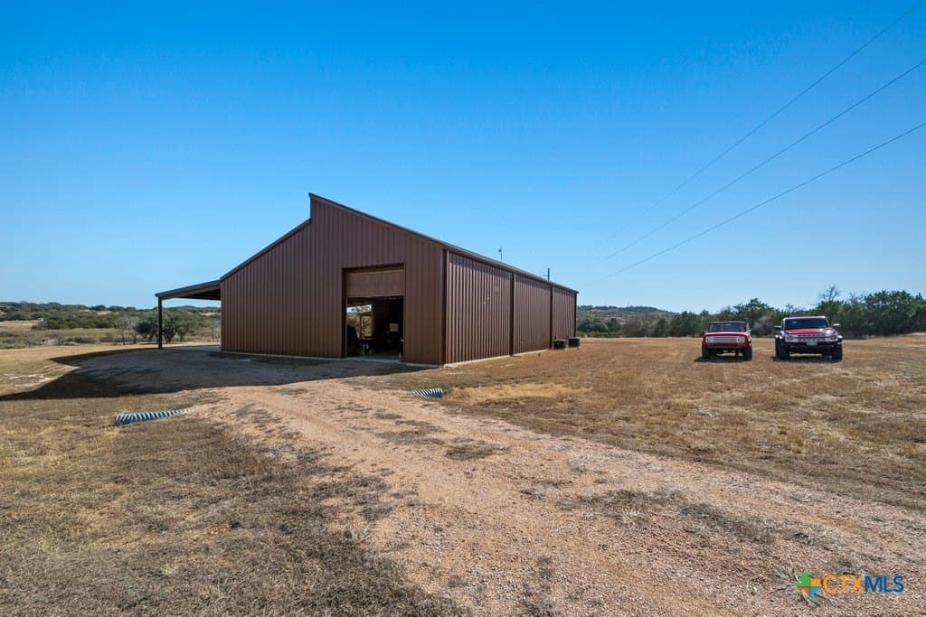 56.27 acres in Gillespie County - photo 3