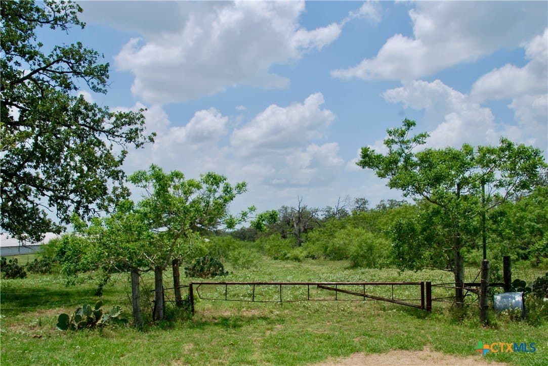 50 acres in Gonzales County - photo 2