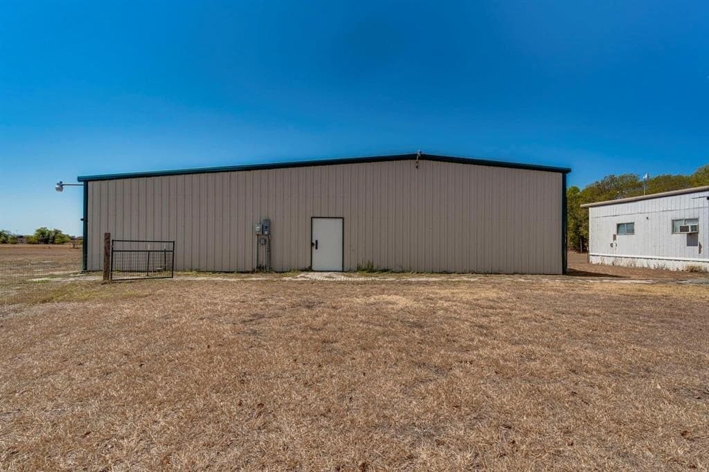 42.76 acres in Ellis County - photo 4