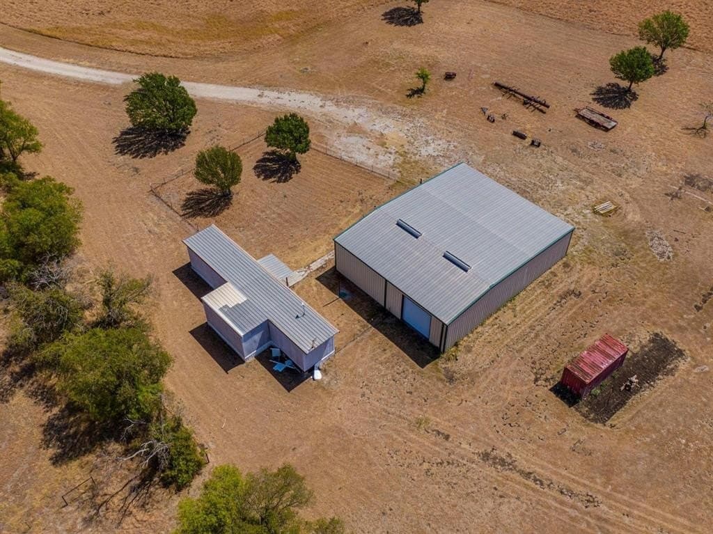 42.76 acres in Ellis County - photo 2