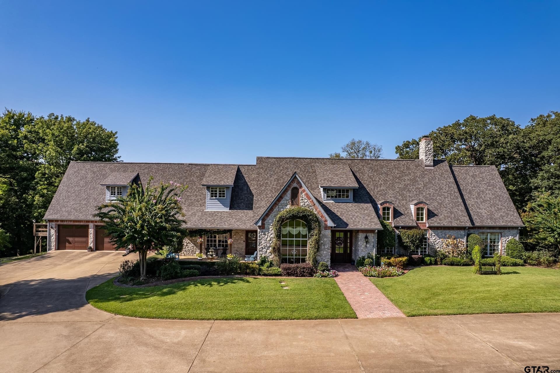 535 Riata Rd