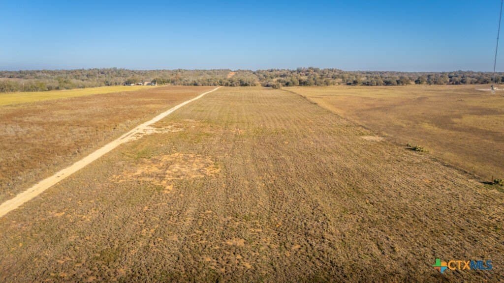 42.59 acres in Gonzales County - photo 3