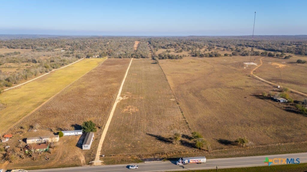 42.59 acres in Gonzales County - photo 2