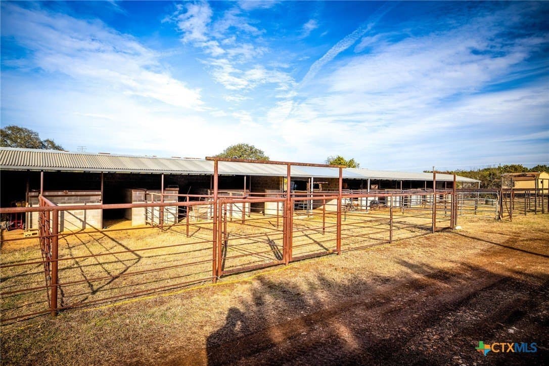 50 acres in Comal County - photo 2