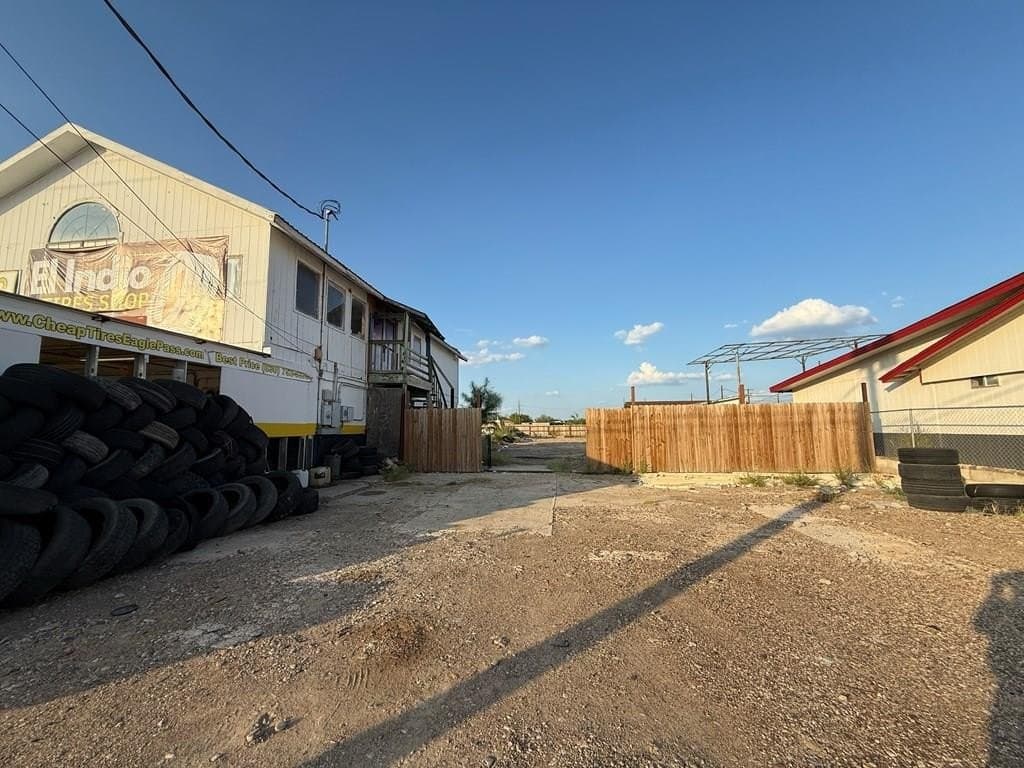2985 El Indio Hwy