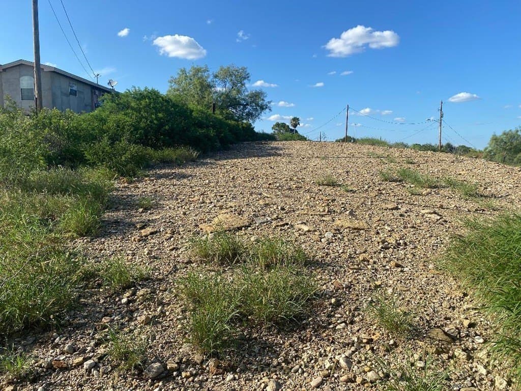 0.3 acres in Maverick County - photo 4