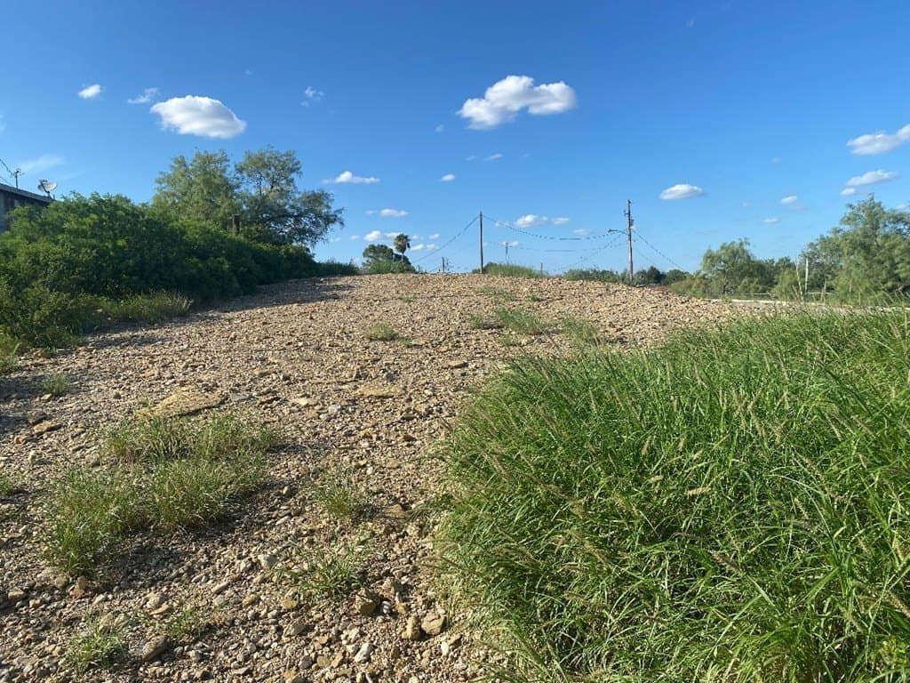 0.3 acres in Maverick County - photo 3