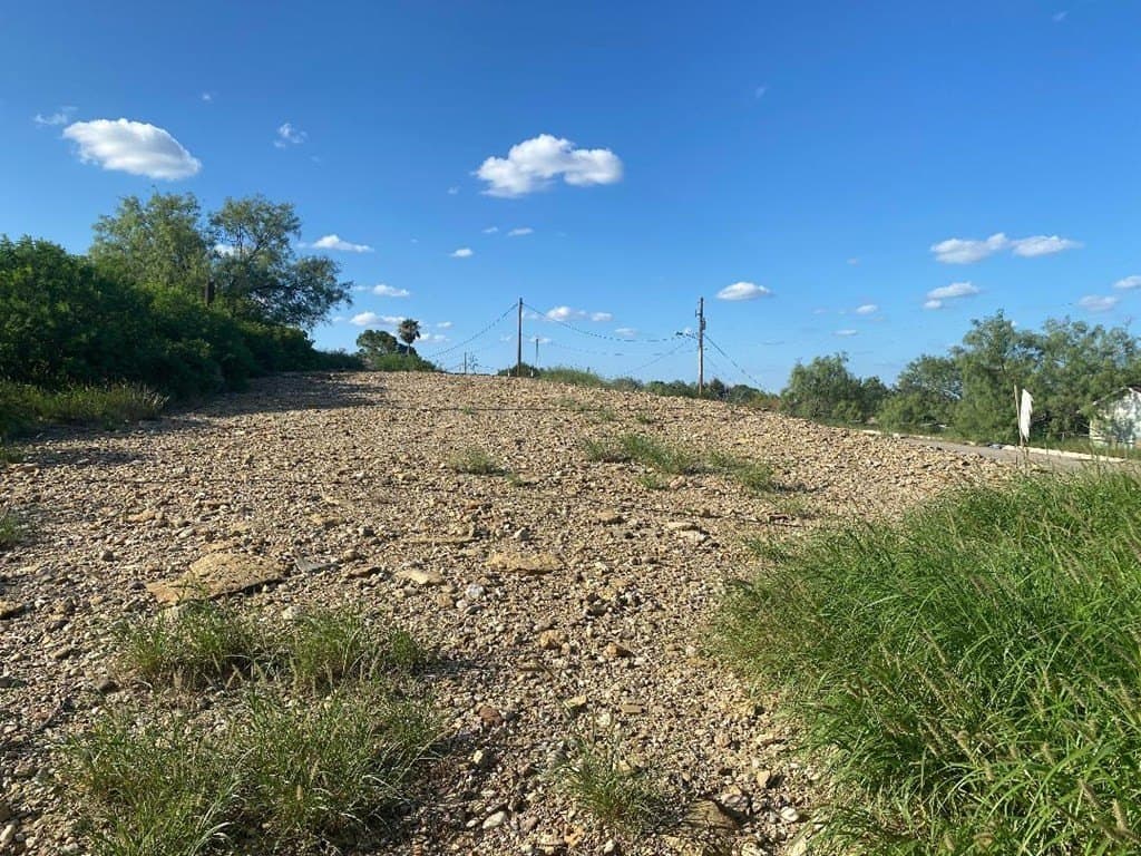 0.3 acres in Maverick County - photo 2