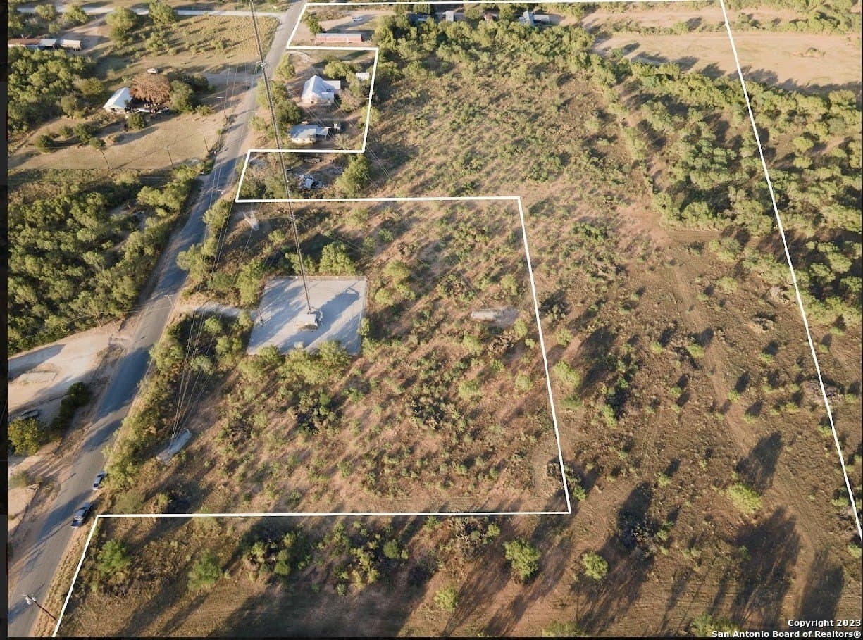 11 acres in Frio County - photo 3